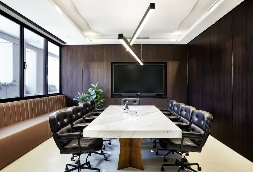 هتل Crowne Plaza Sydney Burwood, An Ihg