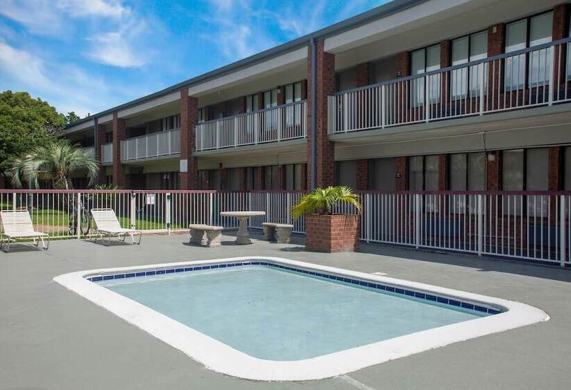 فندق Days Inn By Wyndham Mobile I65