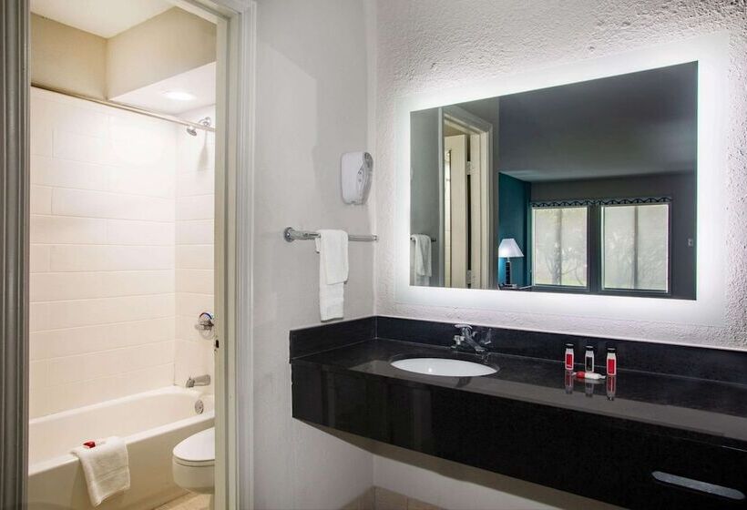 فندق Days Inn By Wyndham Mobile I65