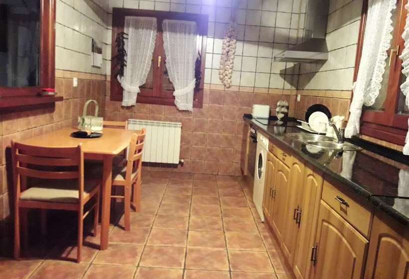 5 Bedrooms House With Enclosed Garden At Munain