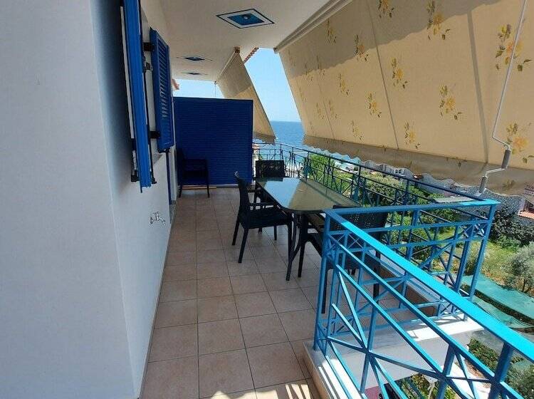 Matina Apartments Tyros