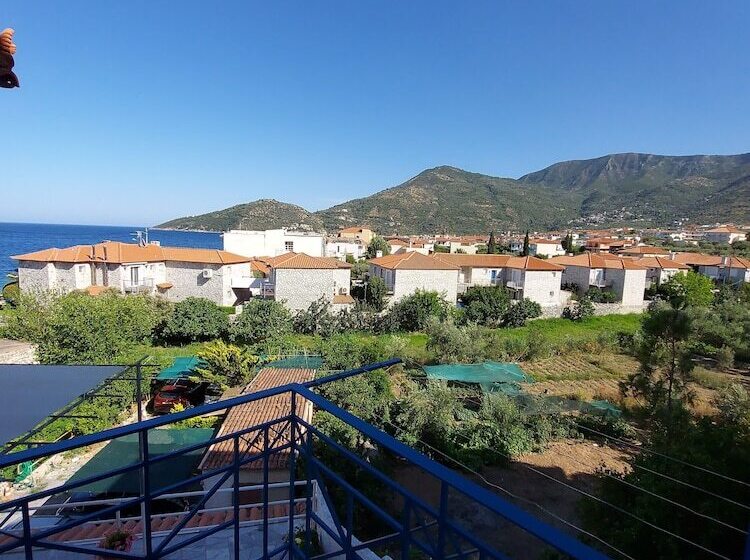 Matina Apartments Tyros
