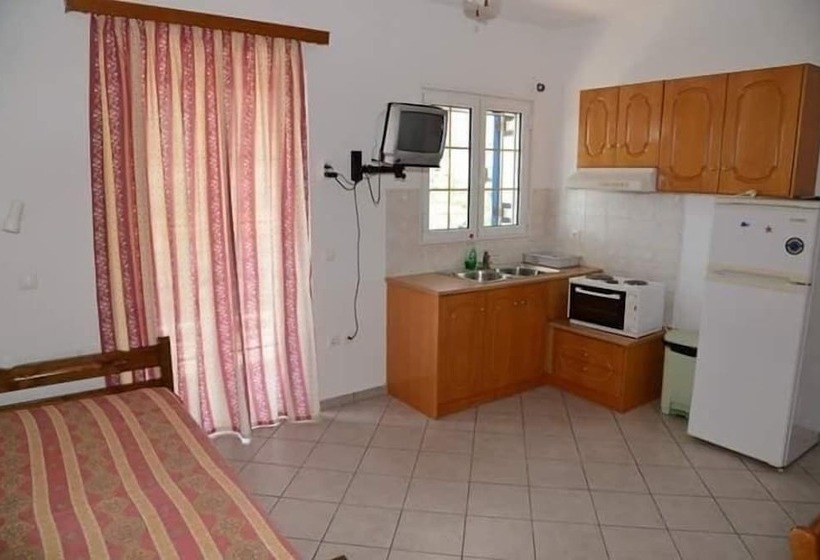 Matina Apartments Tyros