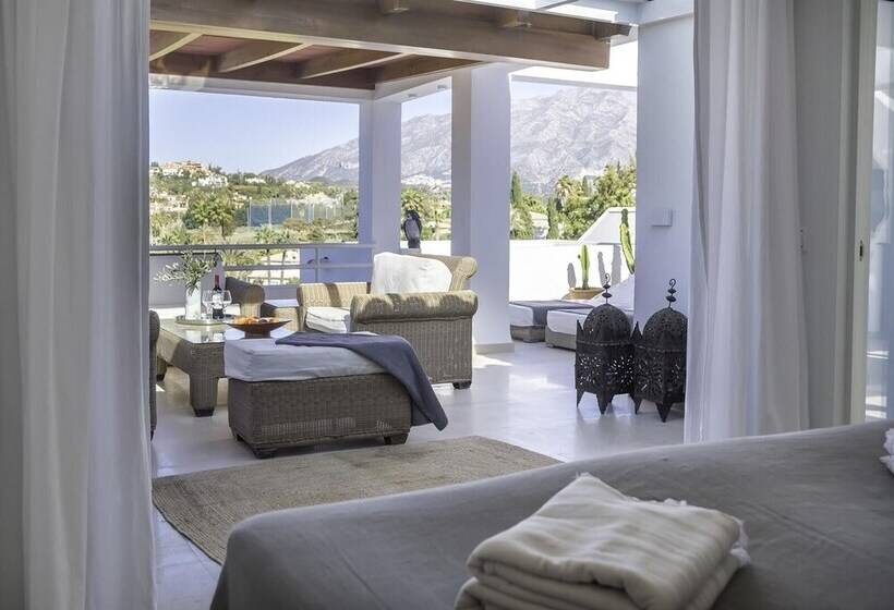 Penthouse First Line Golf   Marbella