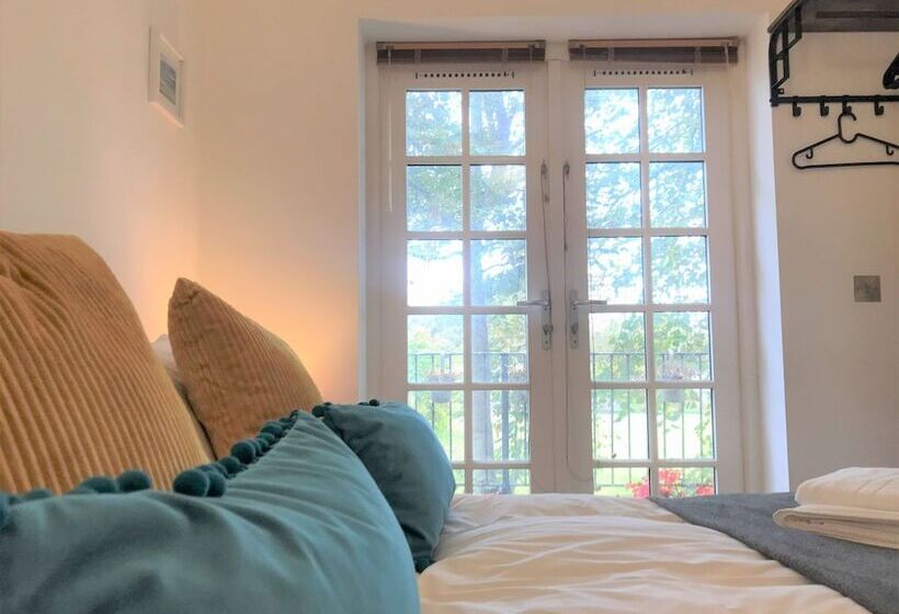 Seaside Cottage With Parking