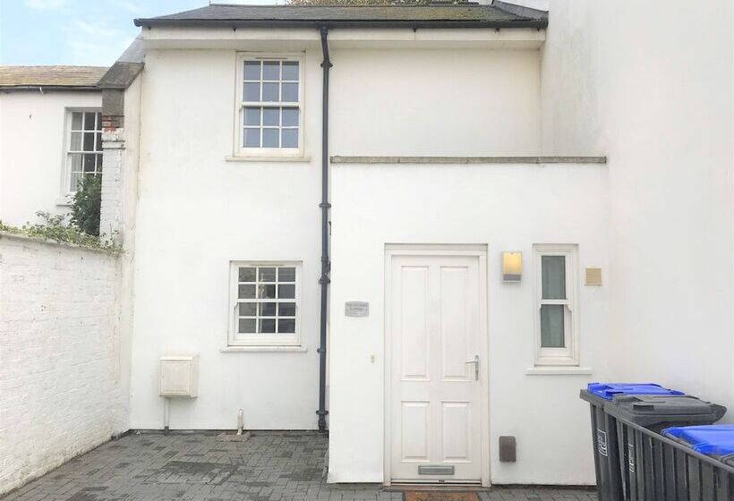 Seaside Cottage With Parking