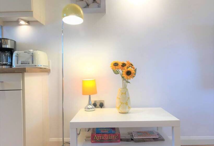 Seaside Cottage With Parking