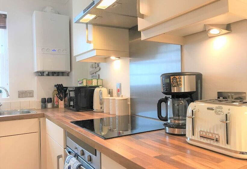 Seaside Cottage With Parking