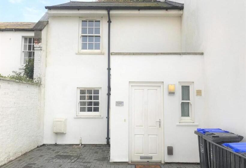 Seaside Cottage With Parking