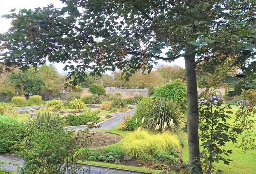 Seaside Cottage With Parking