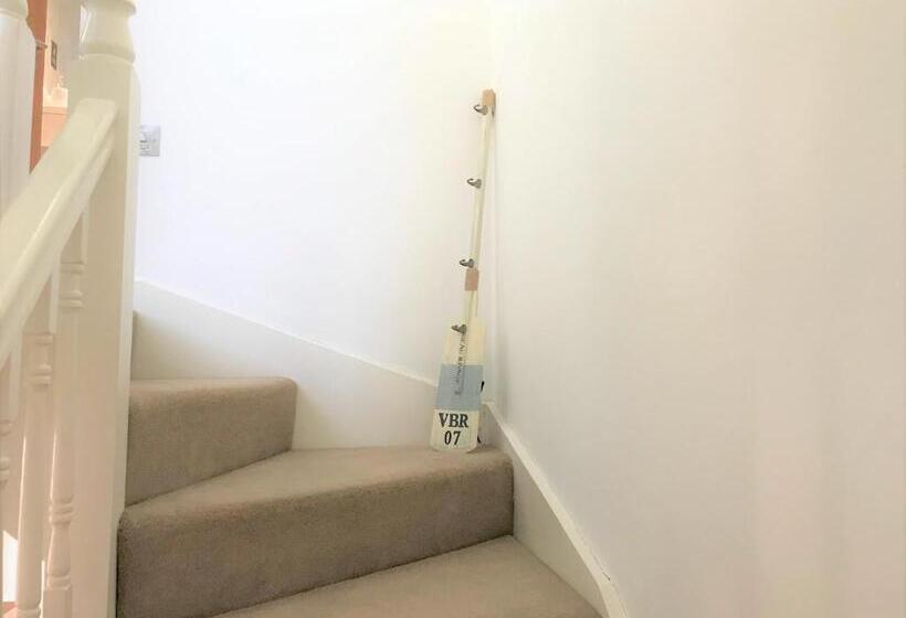 Seaside Cottage With Parking