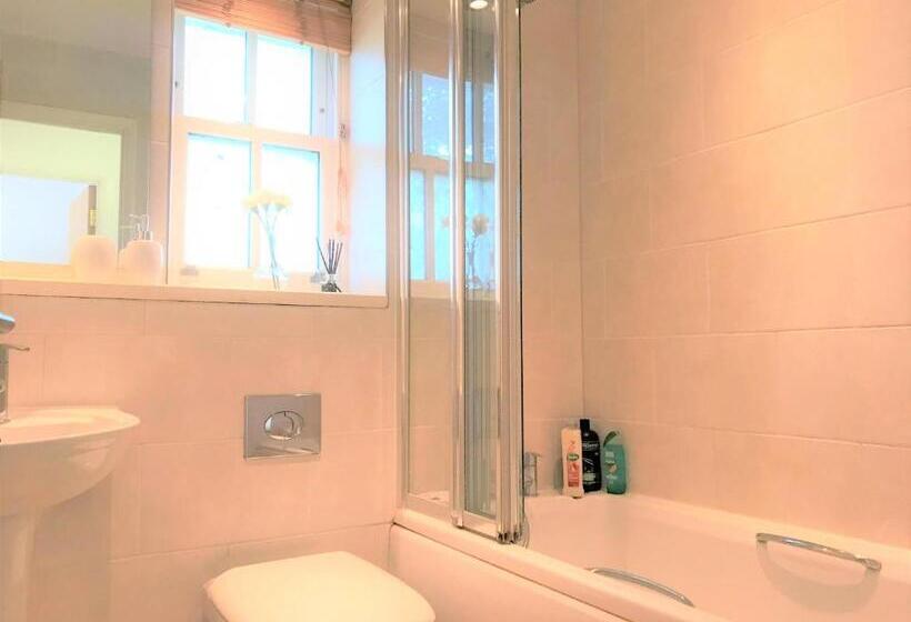 Seaside Cottage With Parking