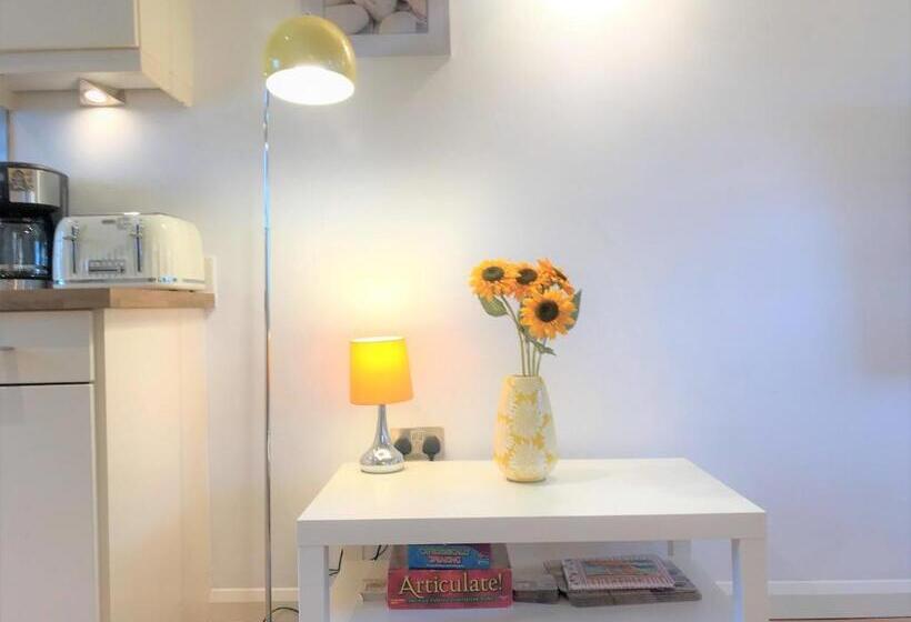 Seaside Cottage With Parking