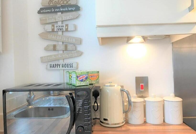 Seaside Cottage With Parking