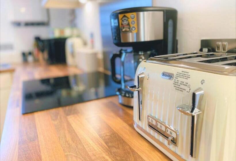 Seaside Cottage With Parking