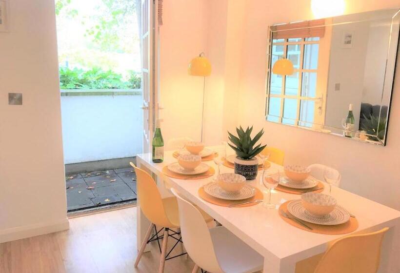 Seaside Cottage With Parking