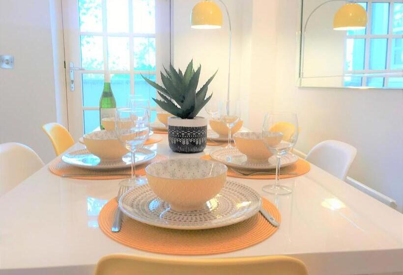 Seaside Cottage With Parking