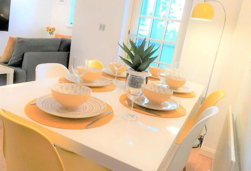 Seaside Cottage With Parking