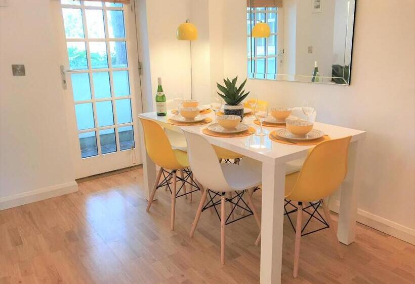 Seaside Cottage With Parking