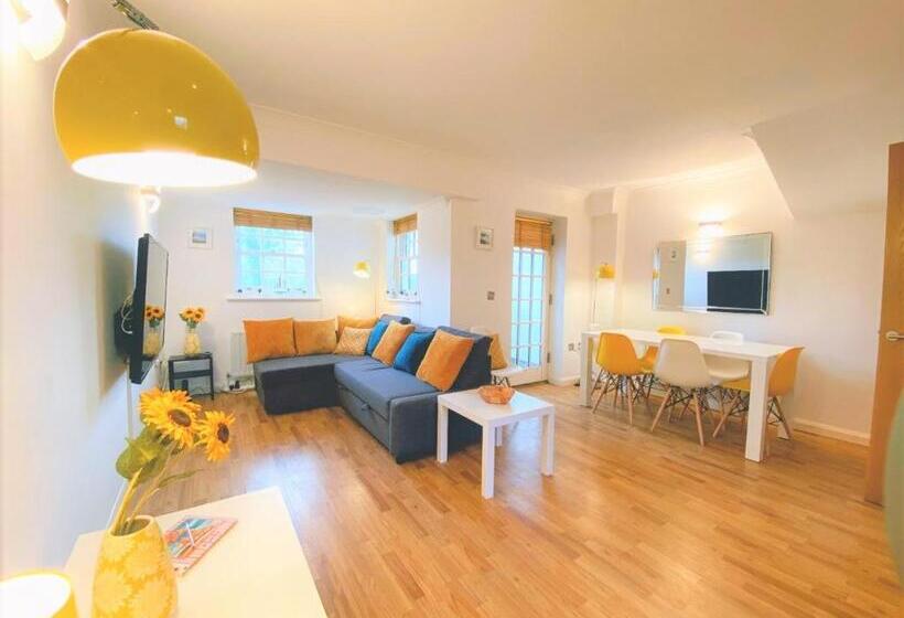 Seaside Cottage With Parking