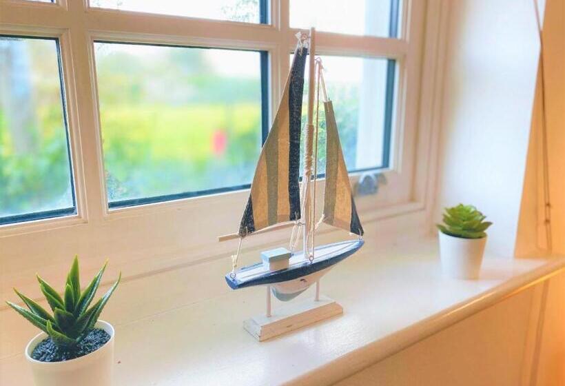 Seaside Cottage With Parking