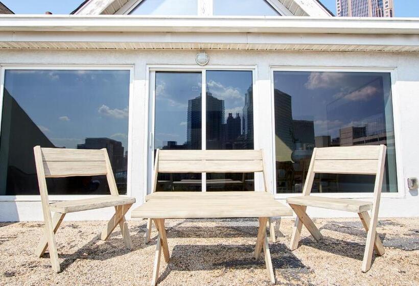 Sonder Baltimore Place