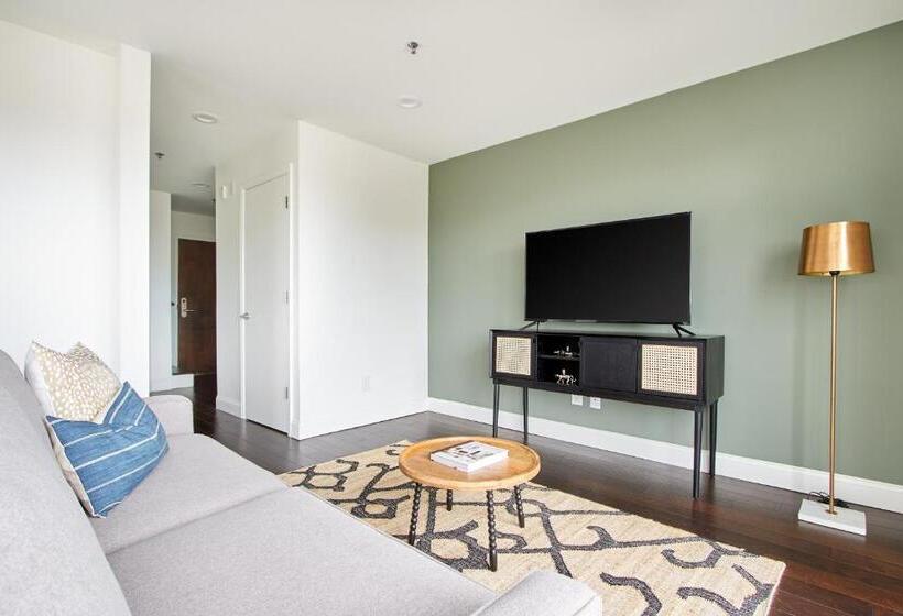 Sonder Baltimore Place