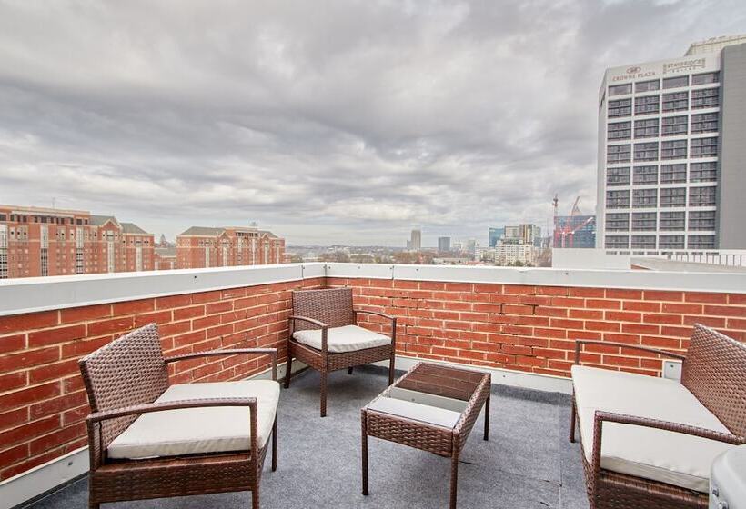 Sonder Baltimore Place