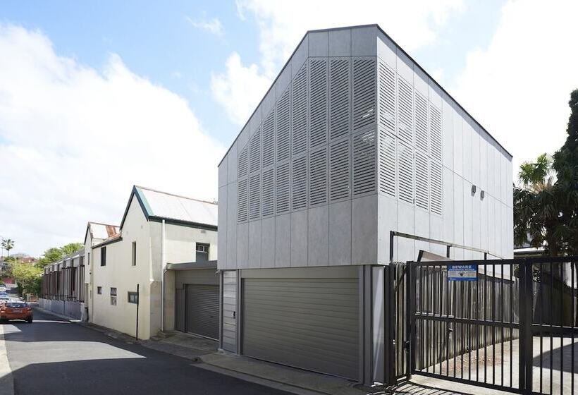 Studio Reuss A City Retreat