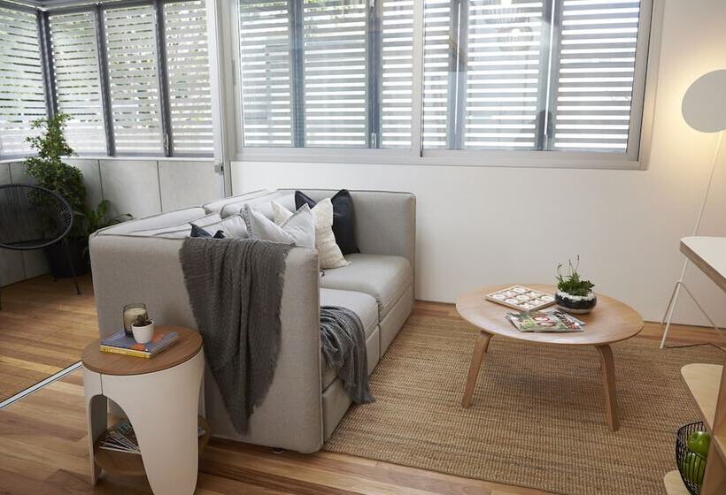 Studio Reuss A City Retreat