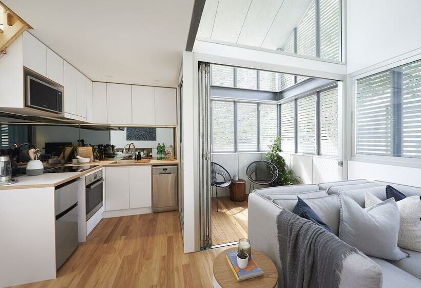 Studio Reuss A City Retreat