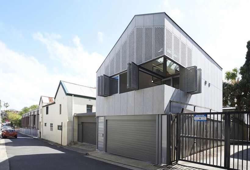 Studio Reuss A City Retreat