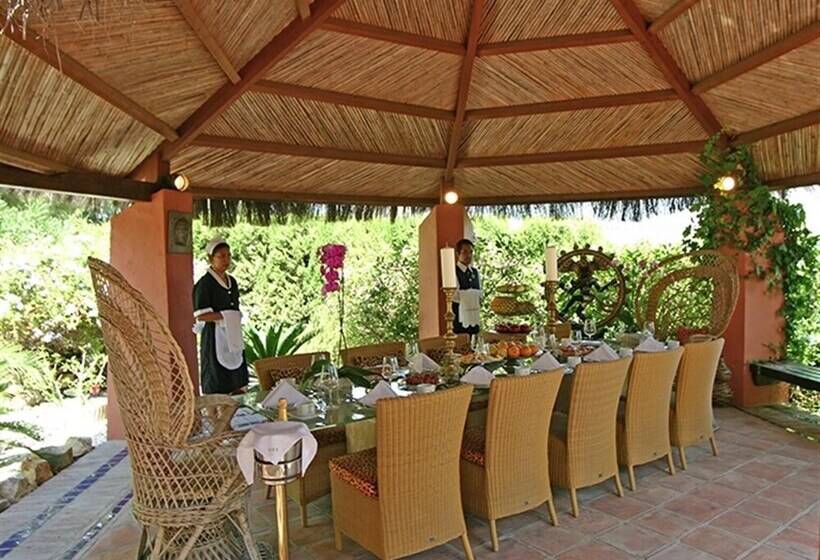 Unique Luxurious And Palacial Villa