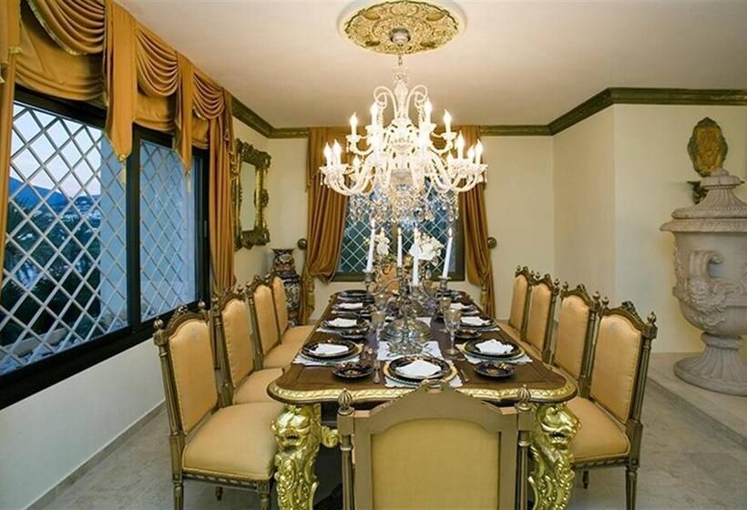 Unique Luxurious And Palacial Villa