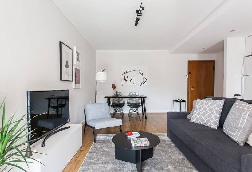 Upstreet Bright 1bd Apt In Chalandri