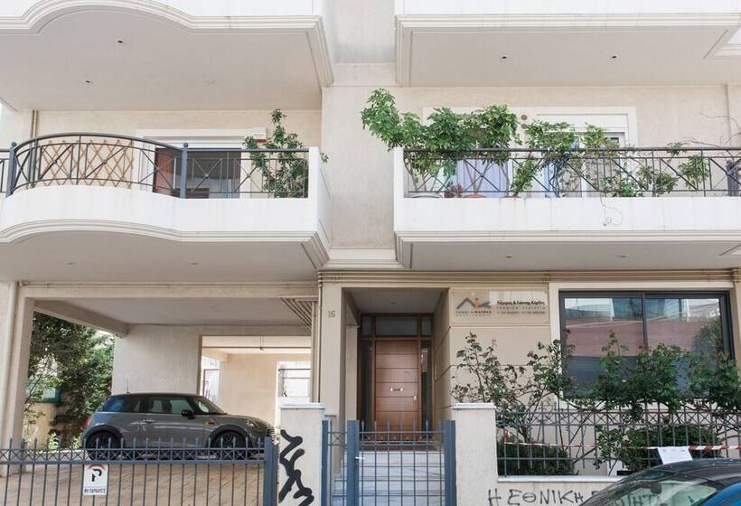 Upstreet Superb & Comfy 2 Bd Apt Marousi