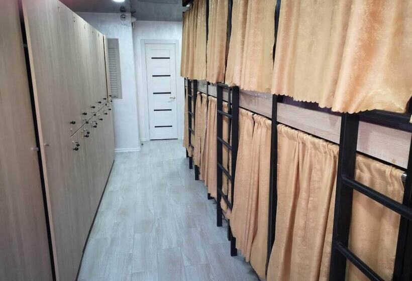 Yahostel