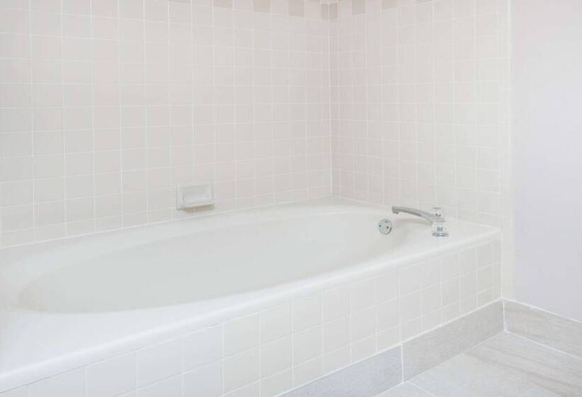 فندق Baymont By Wyndham Clarksville Northeast