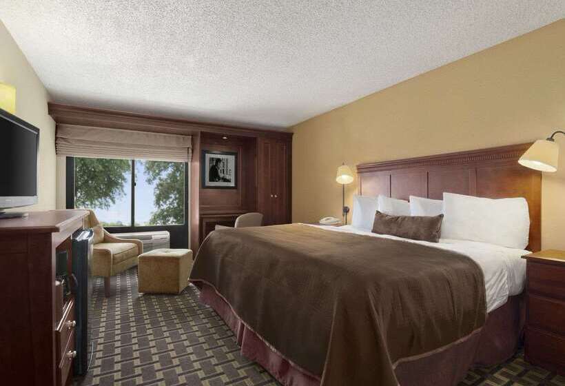 ホテル Baymont By Wyndham Lewisville