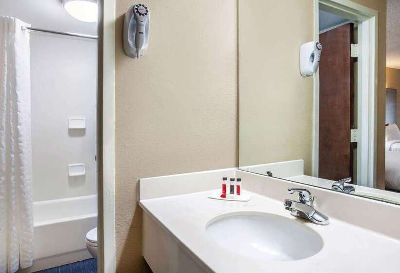 فندق Baymont By Wyndham Mcdonough