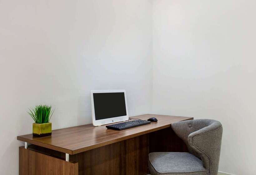 فندق Baymont By Wyndham Mcdonough