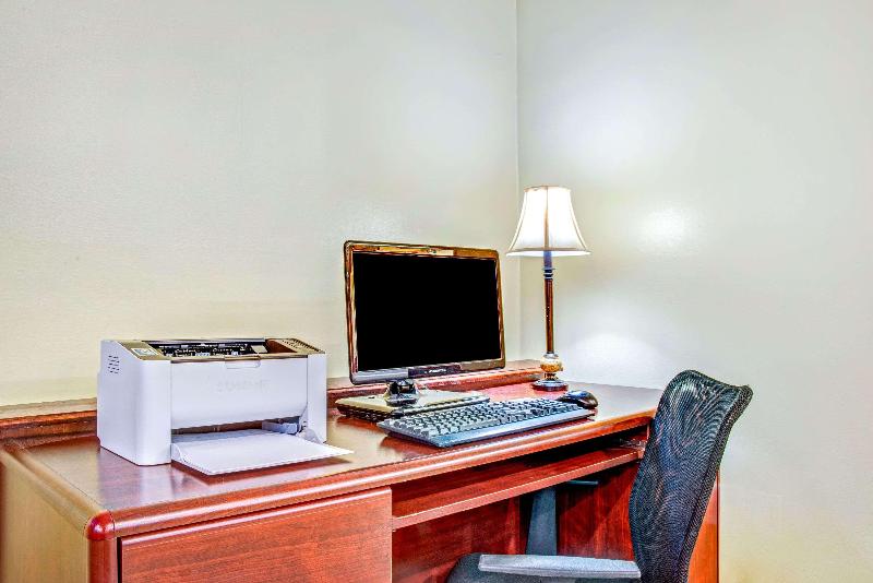 فندق Baymont By Wyndham Mcdonough