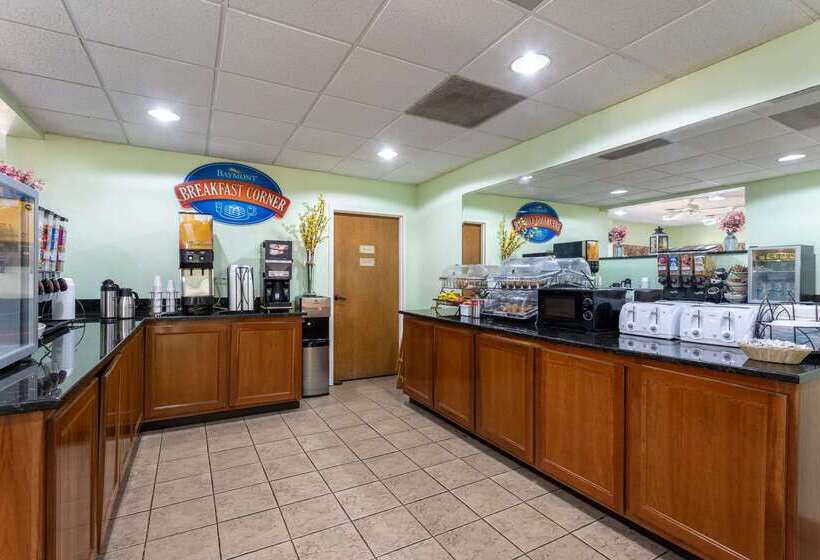 Отель Baymont By Wyndham Tallahassee
