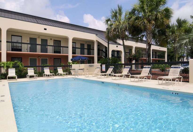 Отель Baymont By Wyndham Tallahassee