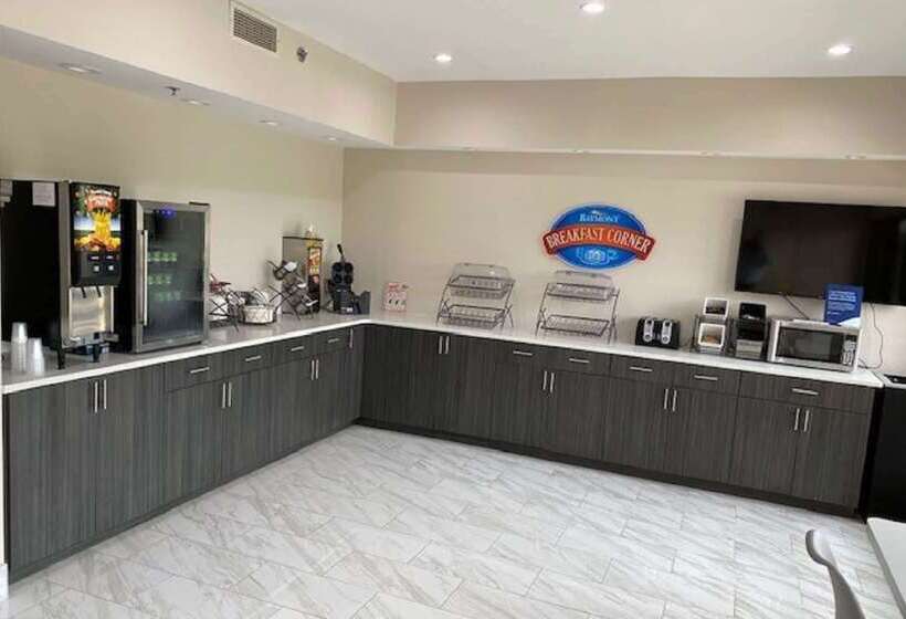 ホテル Baymont By Wyndham Topeka