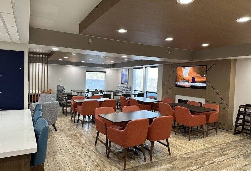 فندق Holiday Inn Express & Suites Eden Prairie   Minneapolis, An Ihg