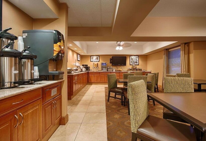 هتل Best Western Plus Mishawaka Inn