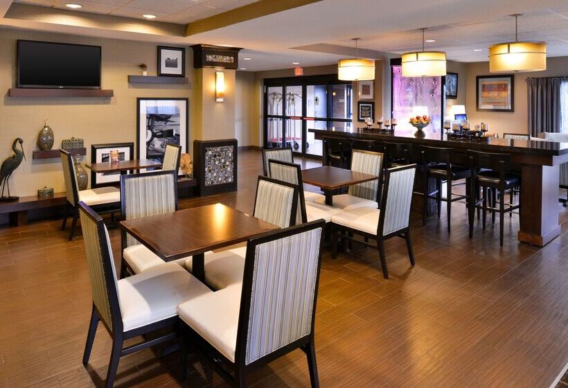 Отель Best Western Plus Wichita West Airport Inn