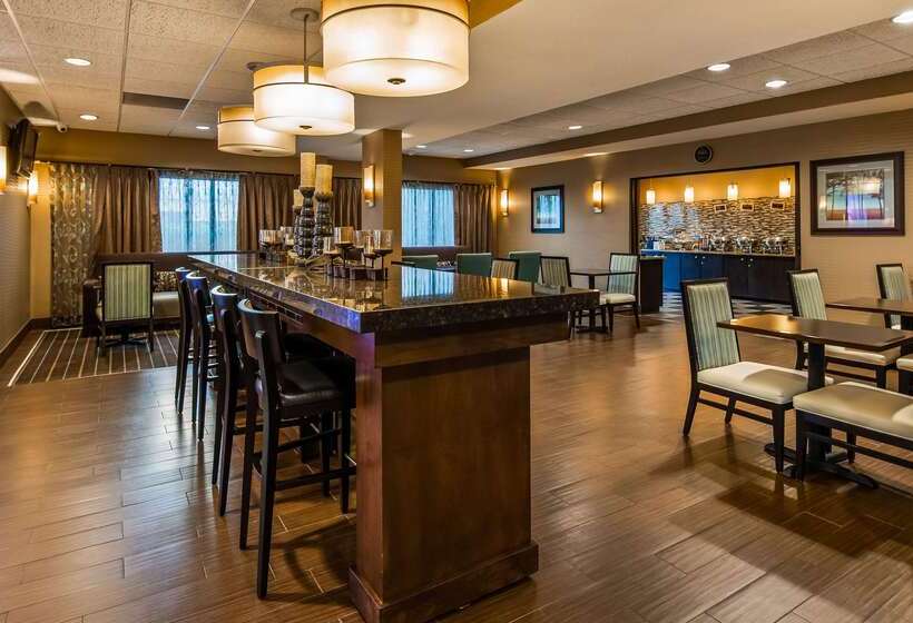 Отель Best Western Plus Wichita West Airport Inn