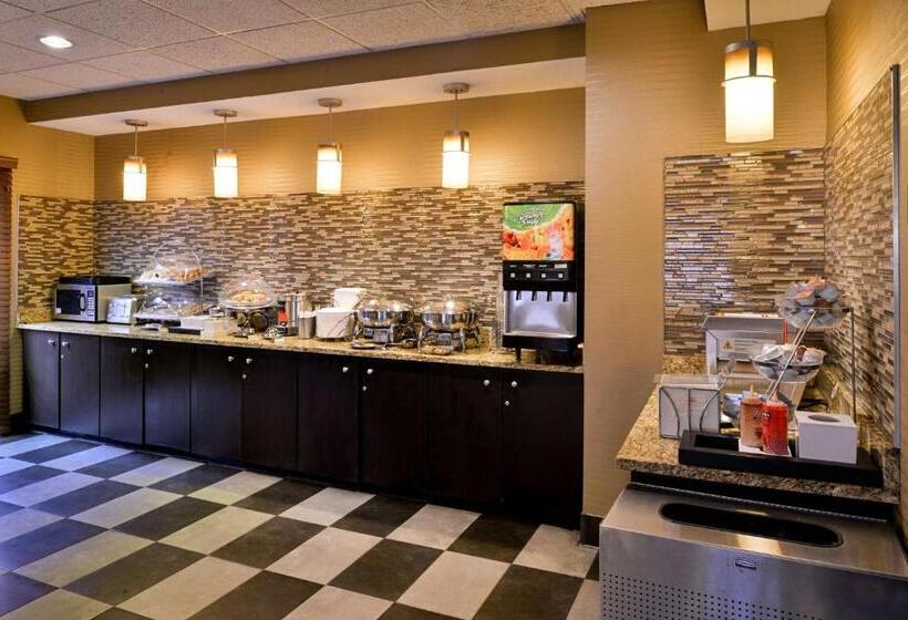 Отель Best Western Plus Wichita West Airport Inn